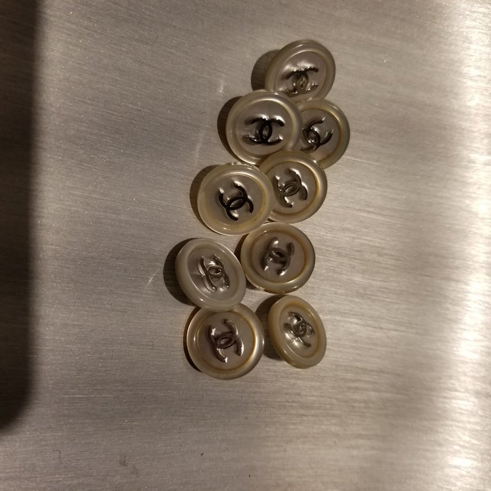 CHANEL Buttons (9)
